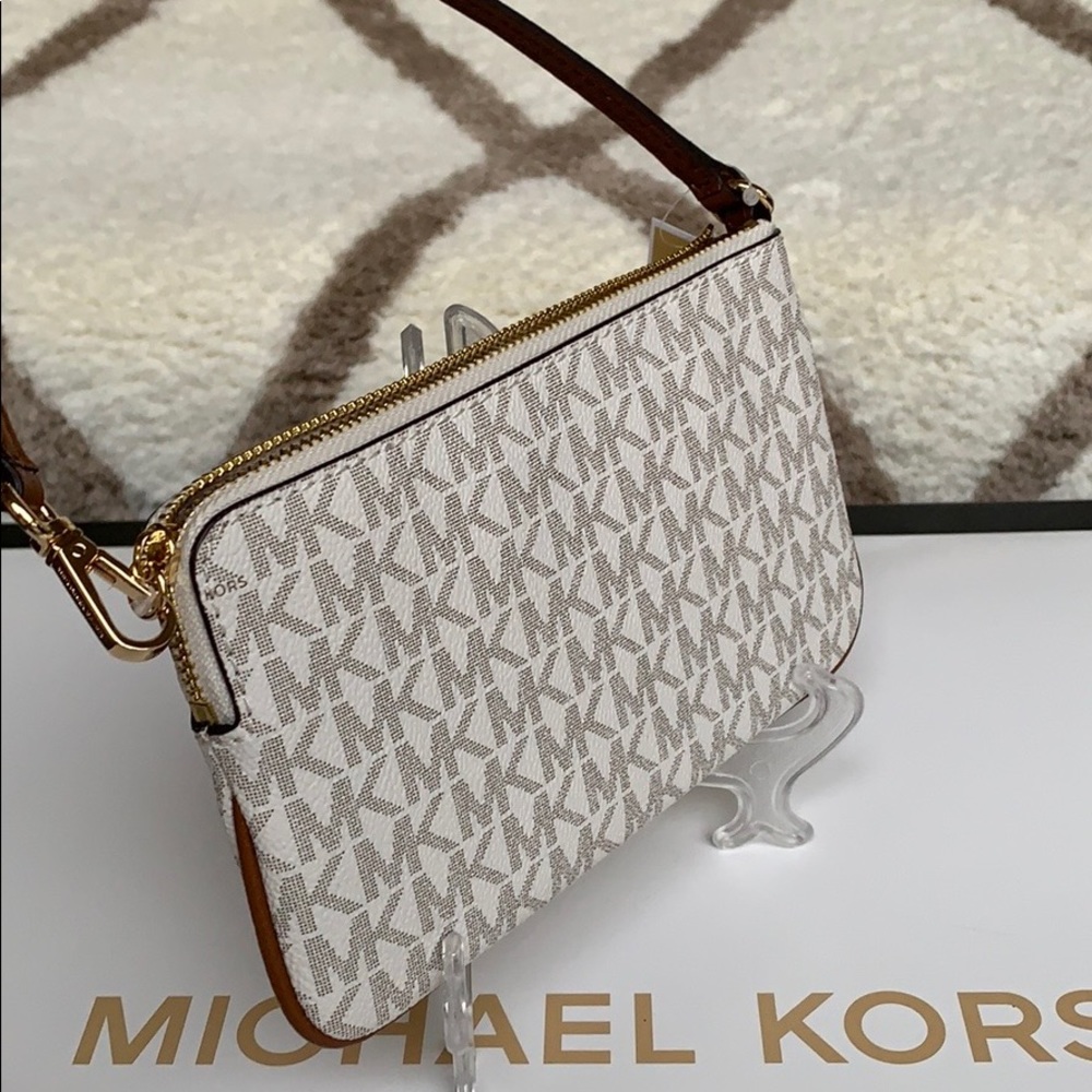 Michael Kors Jet Set Travel Lg Top Zip Wristlet - Picture 16 of 16